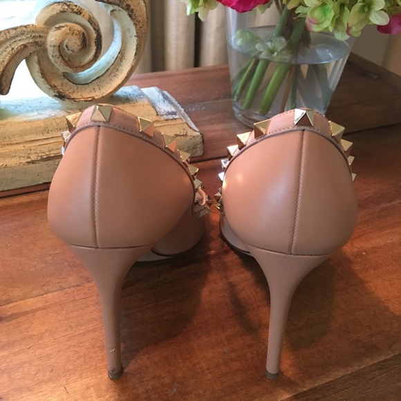 Valentino Rockstud Pumps - Picture 6 of 8